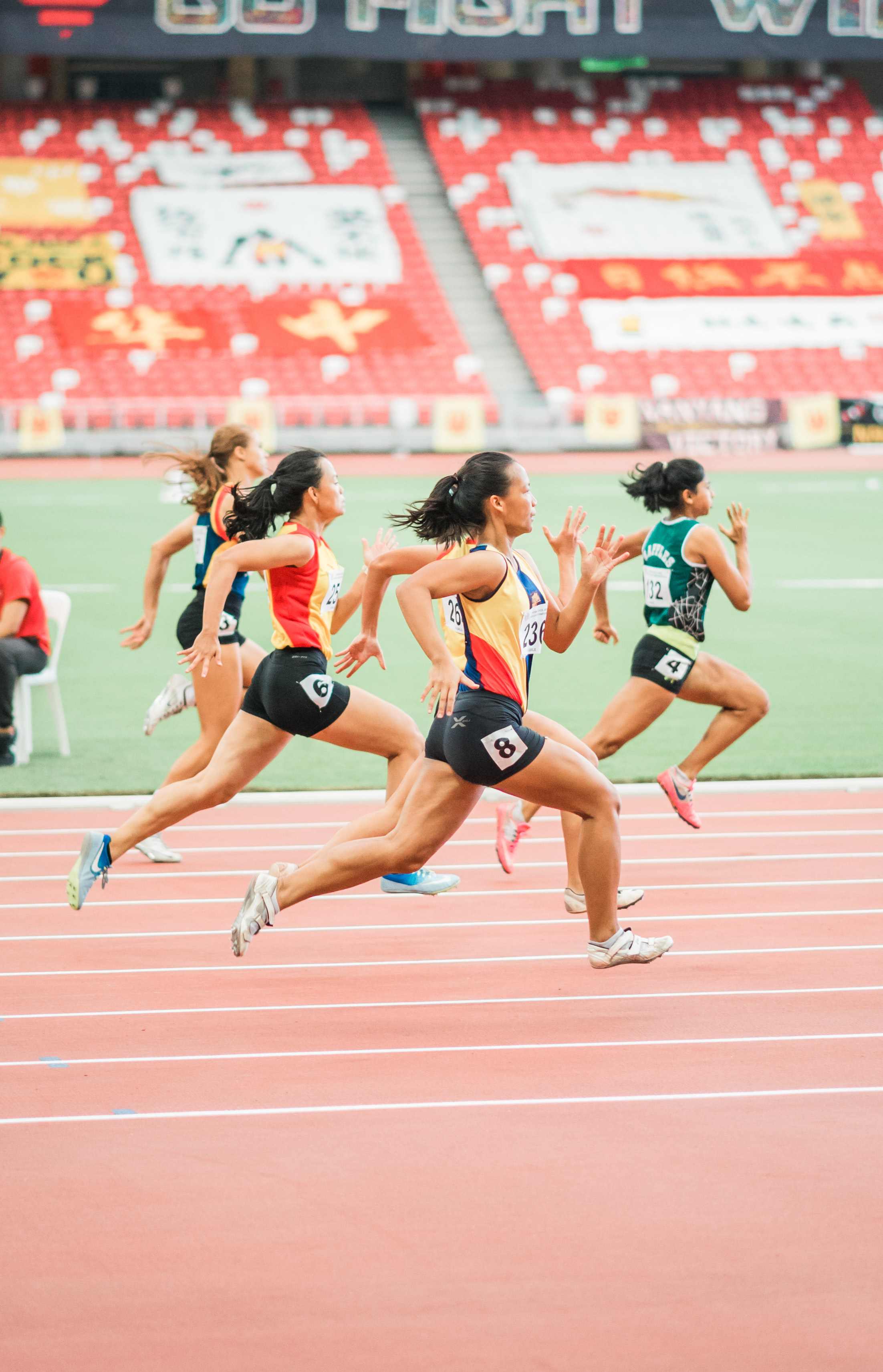 picture, women running in a stadium