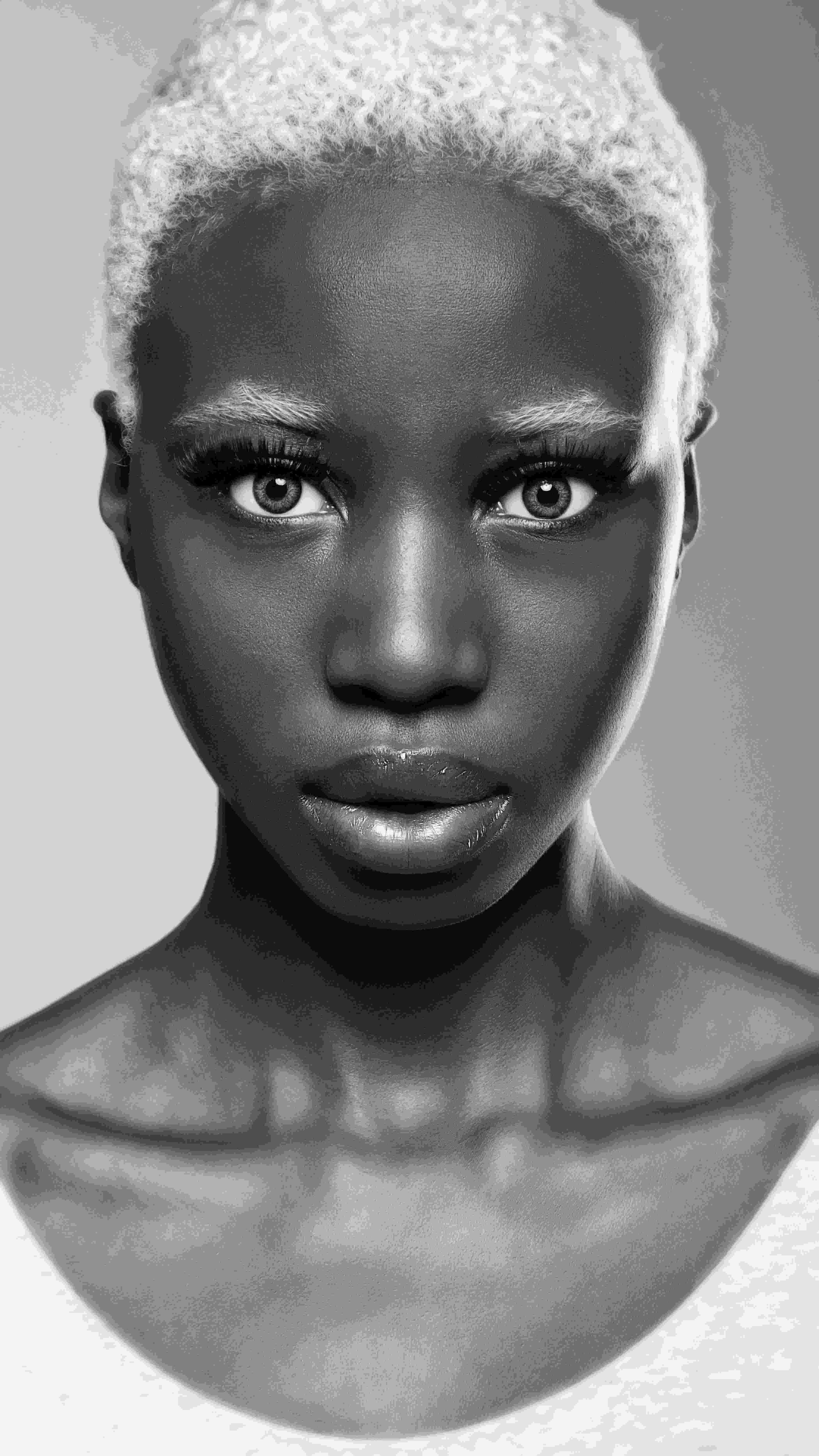 picture, close-up shot of woman in black and white