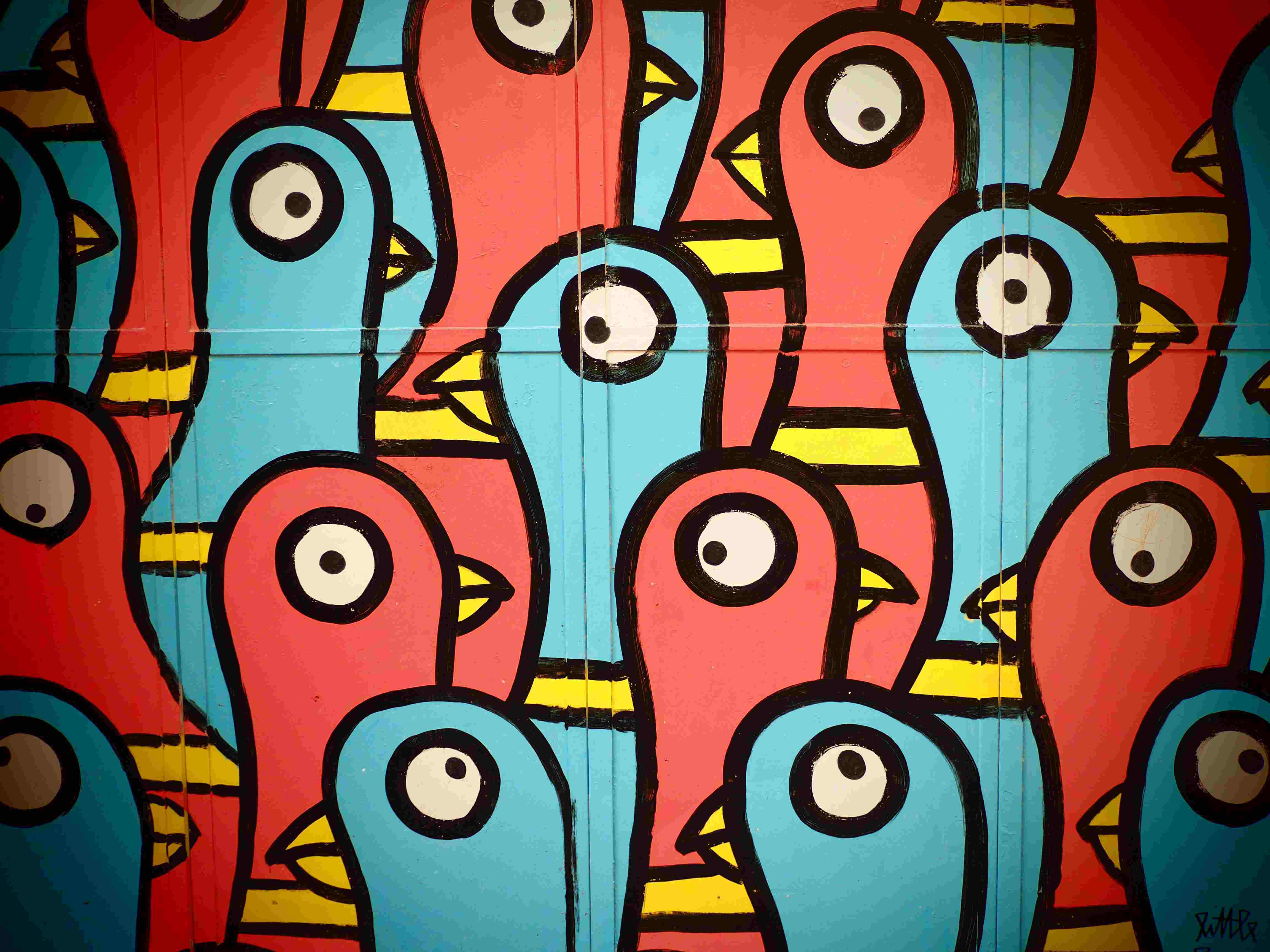 picture, painting of red and blue birds' heads on a wall